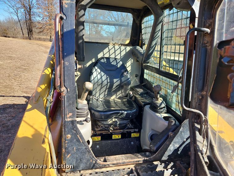 image for item EI8840 2006 Caterpillar 262B skid steer loader