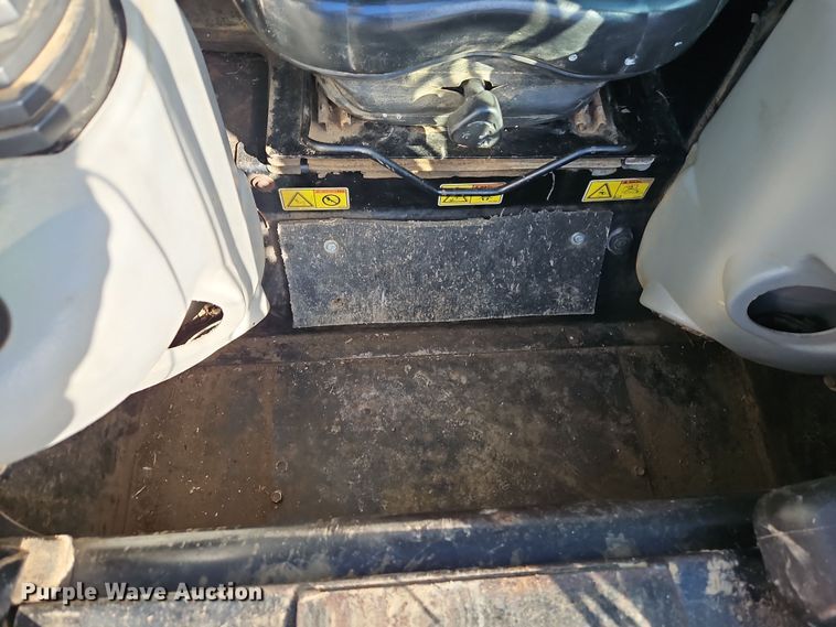 image for item EI8840 2006 Caterpillar 262B skid steer loader