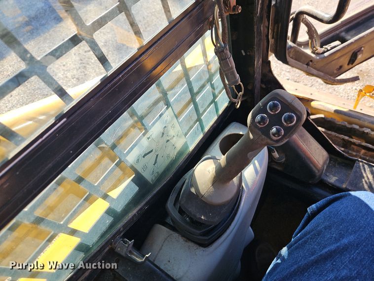 image for item EI8840 2006 Caterpillar 262B skid steer loader