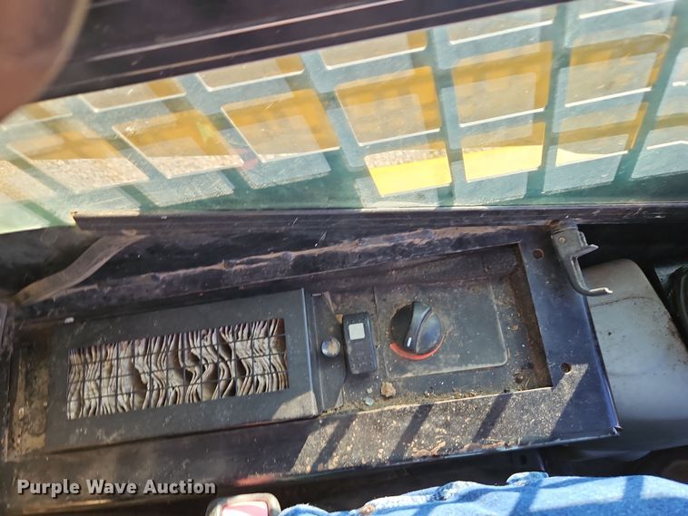 image for item EI8840 2006 Caterpillar 262B skid steer loader