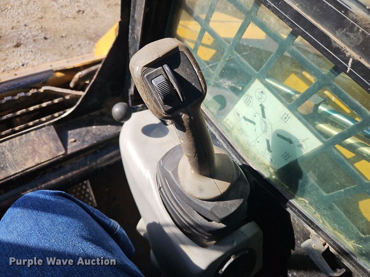 image for item EI8840 2006 Caterpillar 262B skid steer loader