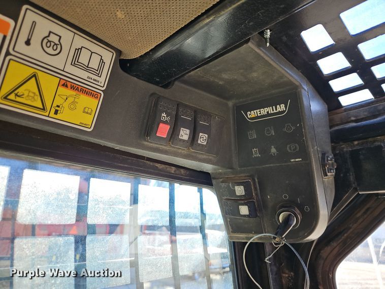 image for item EI8840 2006 Caterpillar 262B skid steer loader