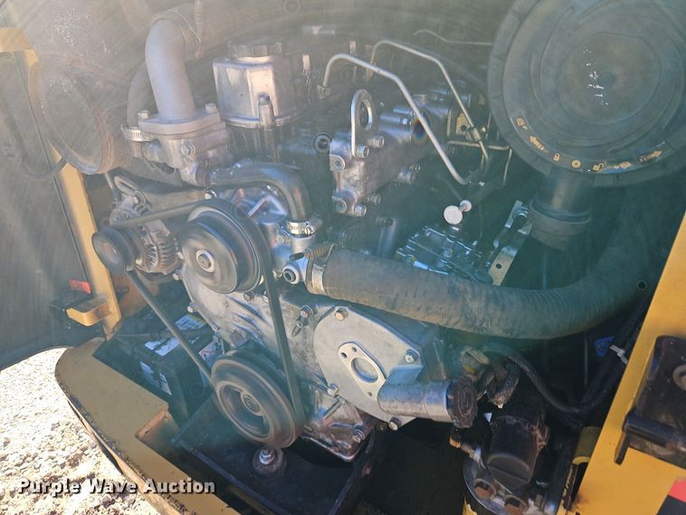 image for item EI8840 2006 Caterpillar 262B skid steer loader