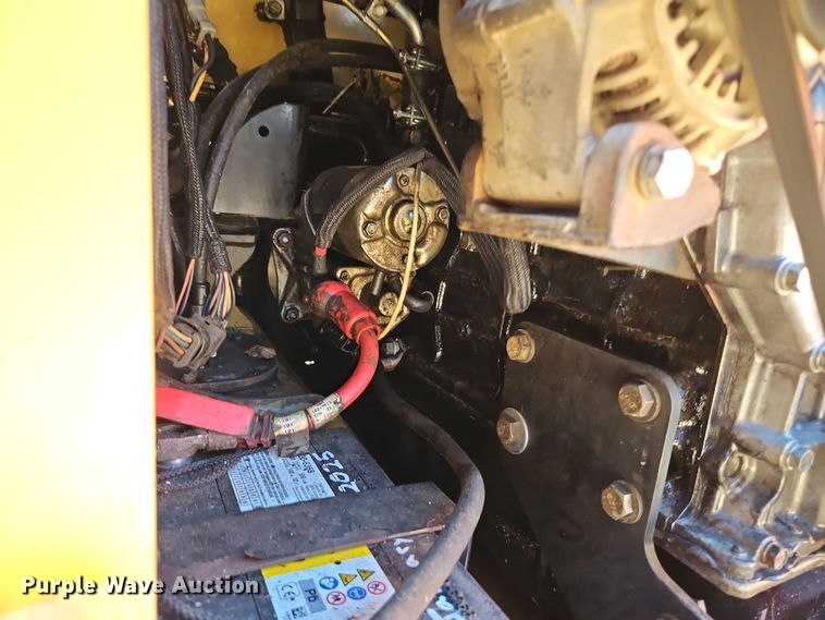 image for item EI8840 2006 Caterpillar 262B skid steer loader