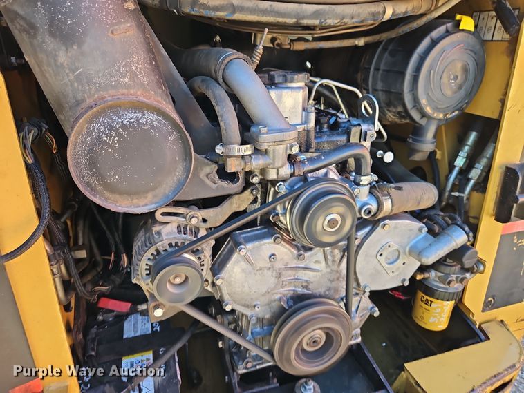 image for item EI8840 2006 Caterpillar 262B skid steer loader