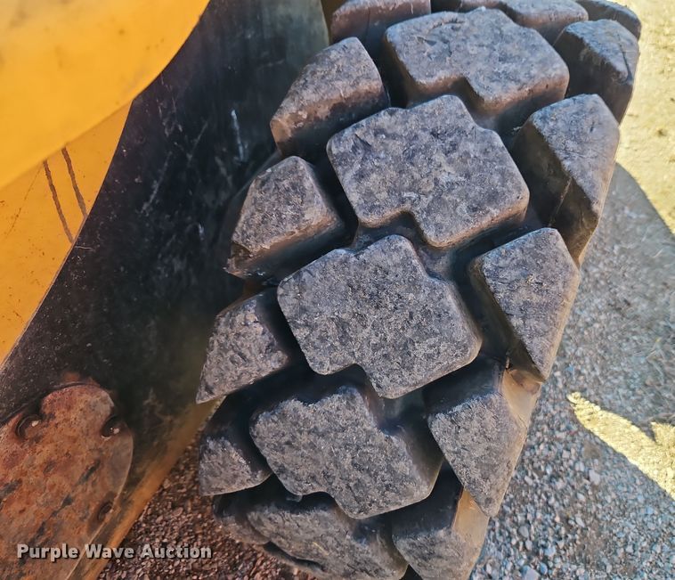 image for item EI8840 2006 Caterpillar 262B skid steer loader