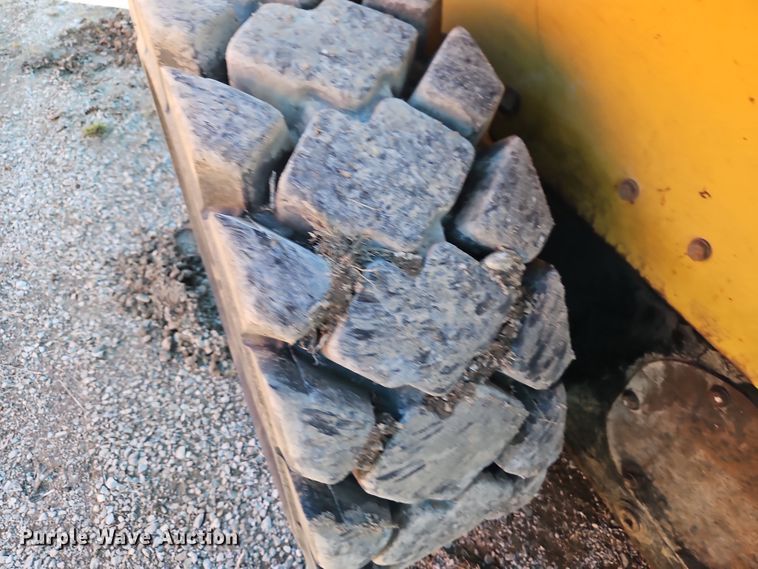 image for item EI8840 2006 Caterpillar 262B skid steer loader