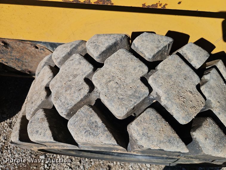 image for item EI8840 2006 Caterpillar 262B skid steer loader