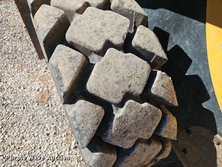 image for item EI8840 2006 Caterpillar 262B skid steer loader