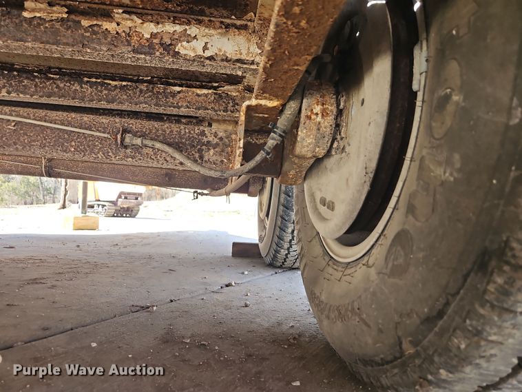 image for item EI8868 1998 Kodiak equipment trailer