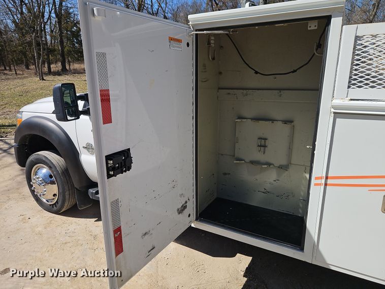 image for item EI8869 2013 Ford F550 XL Super Duty utility / service truck