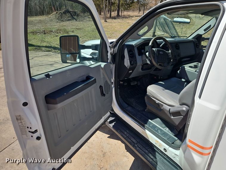 image for item EI8869 2013 Ford F550 XL Super Duty utility / service truck