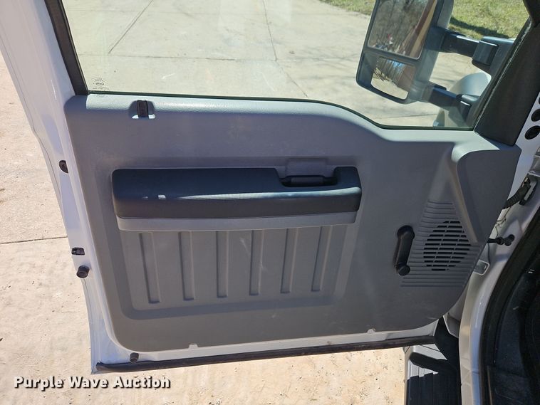 image for item EI8869 2013 Ford F550 XL Super Duty utility / service truck