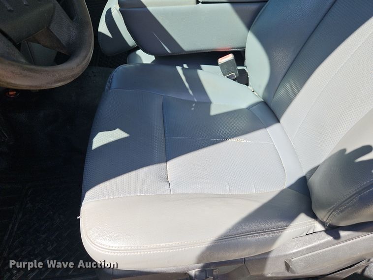 image for item EI8869 2013 Ford F550 XL Super Duty utility / service truck