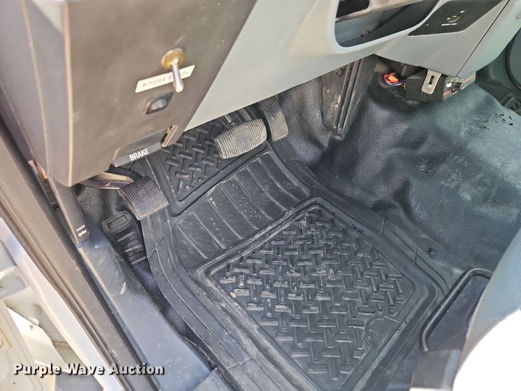 image for item EI8869 2013 Ford F550 XL Super Duty utility / service truck