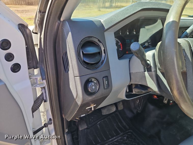 image for item EI8869 2013 Ford F550 XL Super Duty utility / service truck