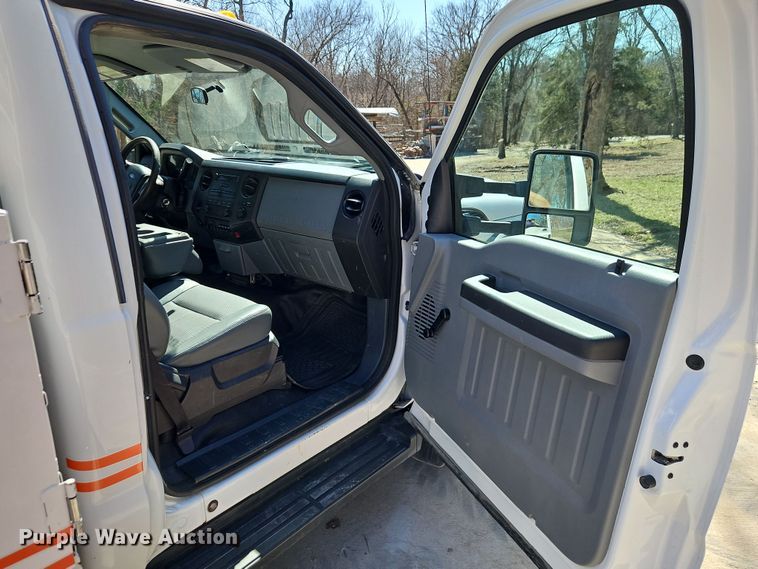 image for item EI8869 2013 Ford F550 XL Super Duty utility / service truck