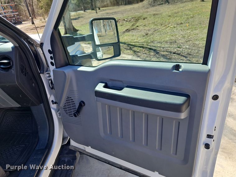 image for item EI8869 2013 Ford F550 XL Super Duty utility / service truck