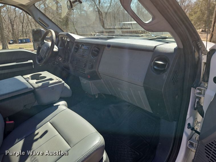 image for item EI8869 2013 Ford F550 XL Super Duty utility / service truck
