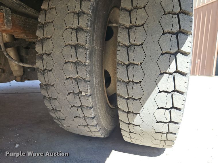 image for item EI8869 2013 Ford F550 XL Super Duty utility / service truck