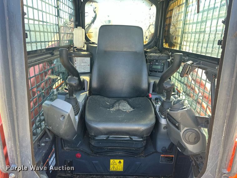 image for item EK0462 Kubota SVL97-2 tracked skid steer loader