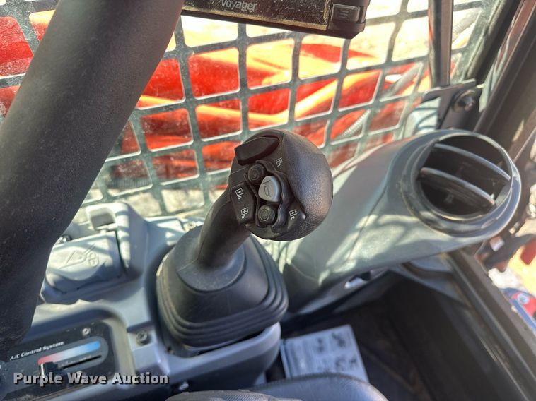 image for item EK0462 Kubota SVL97-2 tracked skid steer loader