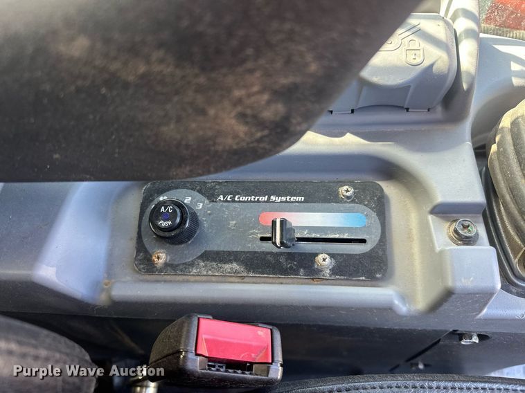 image for item EK0462 Kubota SVL97-2 tracked skid steer loader