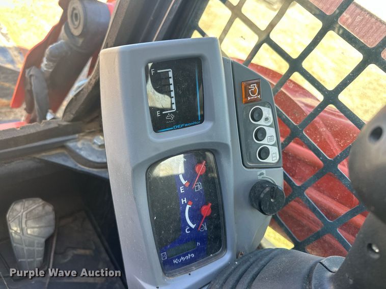 image for item EK0462 Kubota SVL97-2 tracked skid steer loader