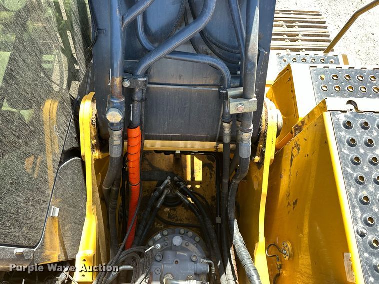 image for item EK0491 2016 John Deere 210G LC excavator