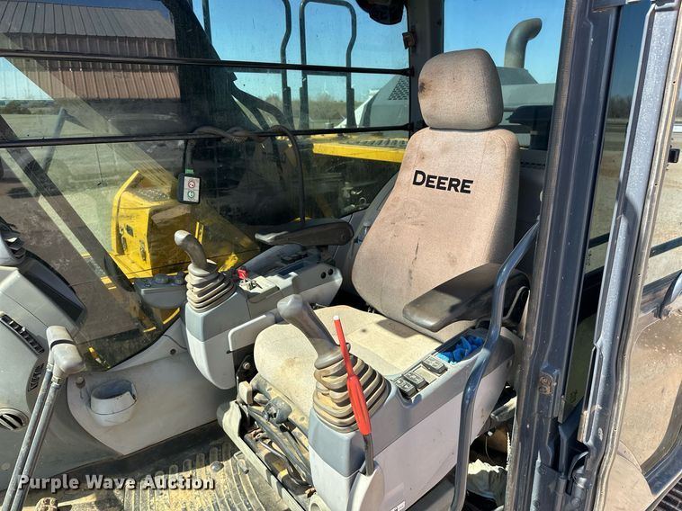 image for item EK0491 2016 John Deere 210G LC excavator