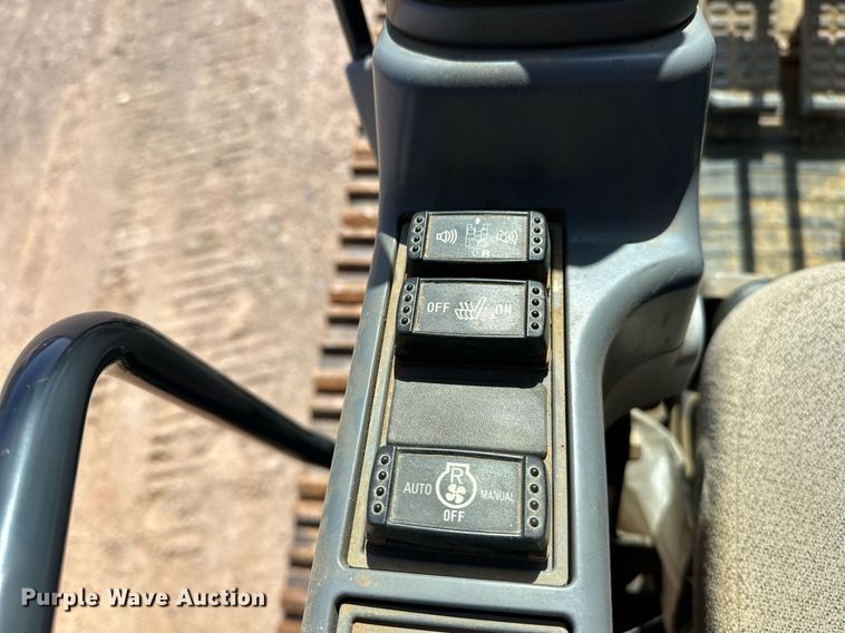 image for item EK0491 2016 John Deere 210G LC excavator