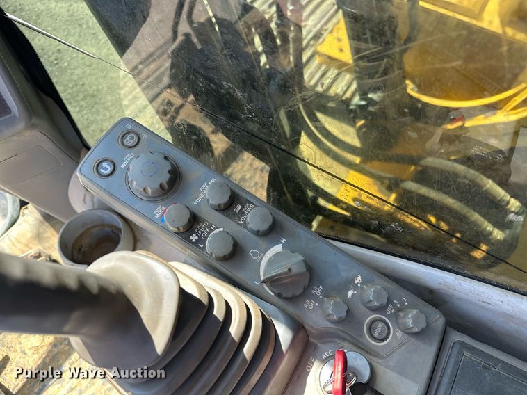 image for item EK0491 2016 John Deere 210G LC excavator