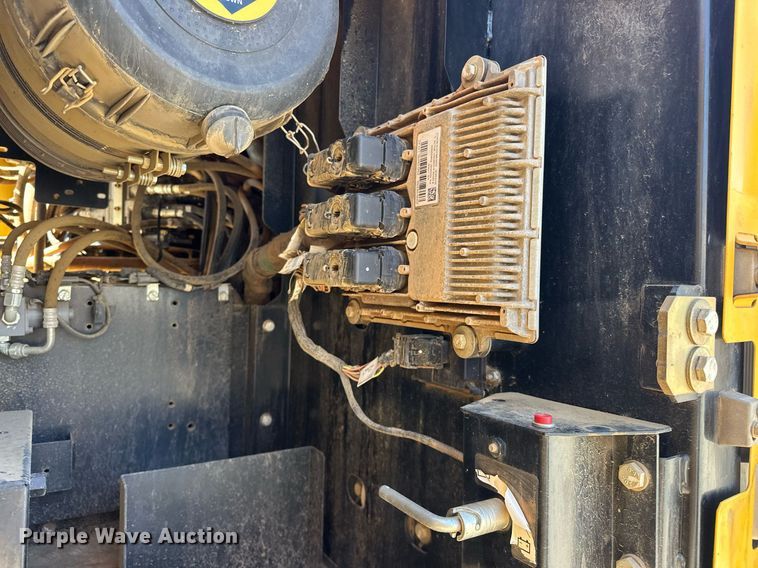 image for item EK0491 2016 John Deere 210G LC excavator