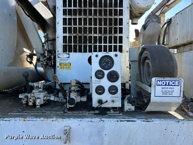 image for item EK2562 1988 International 1954 sewer jetter truck