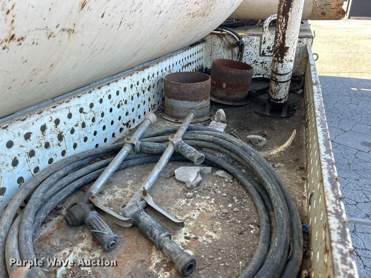 image for item EK2562 1988 International 1954 sewer jetter truck