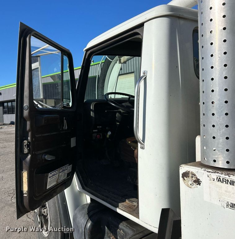 image for item EK2562 1988 International 1954 sewer jetter truck