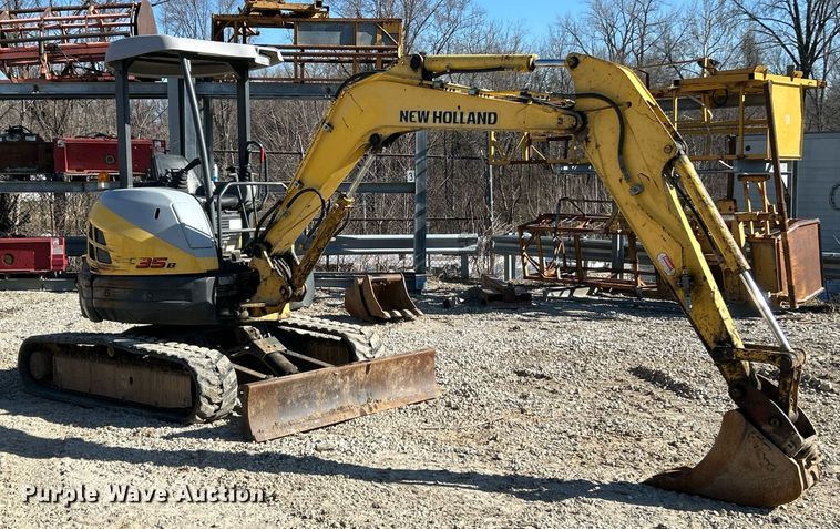 image for item EK2723 2012 New Holland E35B mini excavator