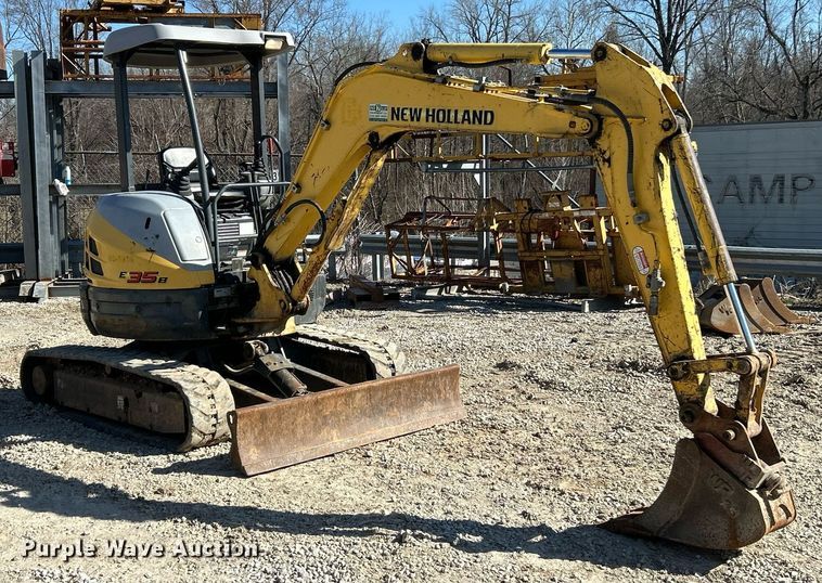 image for item EK2724 2013 New Holland E35B mini excavator