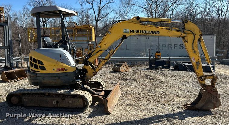 image for item EK2724 2013 New Holland E35B mini excavator