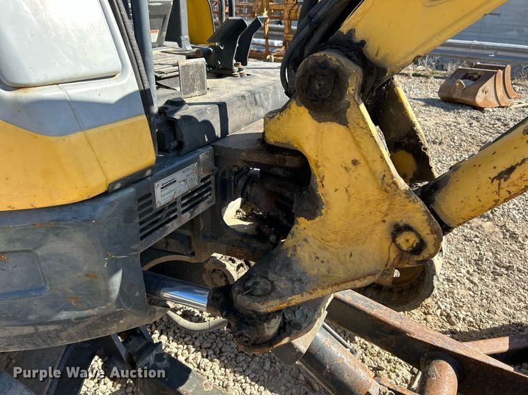 image for item EK2724 2013 New Holland E35B mini excavator