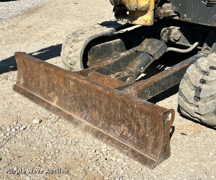 image for item EK2724 2013 New Holland E35B mini excavator