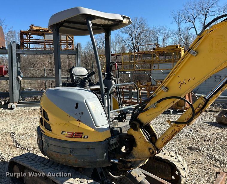 image for item EK2724 2013 New Holland E35B mini excavator