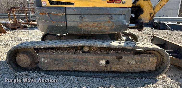 image for item EK2724 2013 New Holland E35B mini excavator