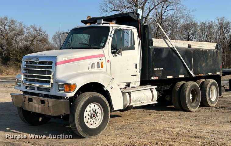 みっちゃん 1999 Sterling L8511 dump truck in East St. Louis, IL | Item