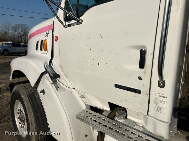 image for item EK2739 1999 Sterling L8511 dump truck