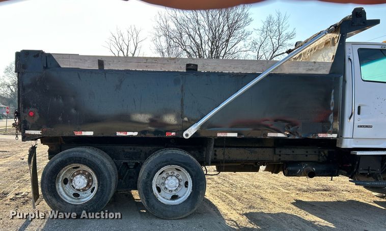 image for item EK2739 1999 Sterling L8511 dump truck