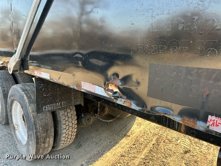 image for item EK2739 1999 Sterling L8511 dump truck