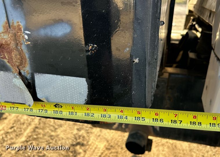 image for item EK2739 1999 Sterling L8511 dump truck