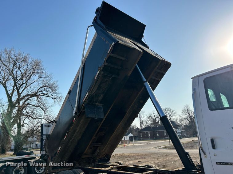 image for item EK2739 1999 Sterling L8511 dump truck