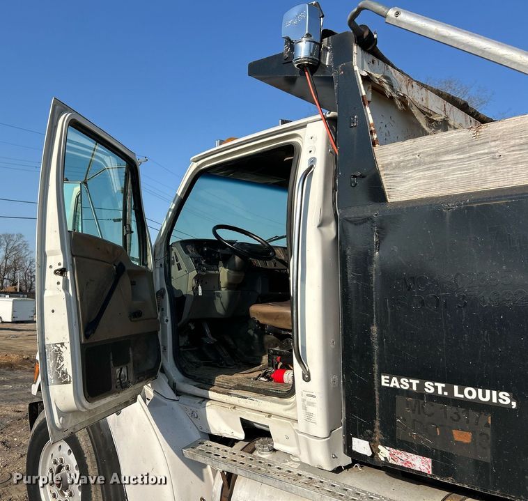 image for item EK2739 1999 Sterling L8511 dump truck